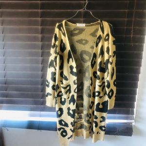 Angashion ~ Animal print women cardigan Size M ✨